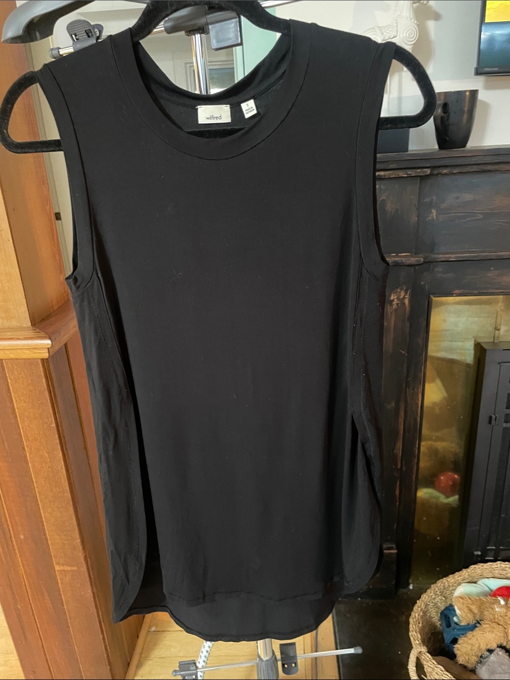 Wilfred Black Sleeveless Round-Neck Tank Top